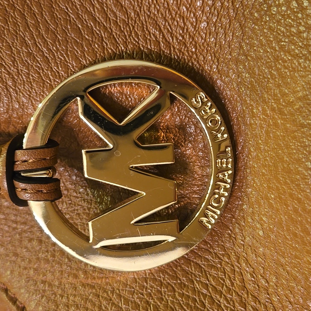 Michael Kors Brown Leather Shoulder Bag. Large Layton Boho with gold accents - Picture 2 of 6